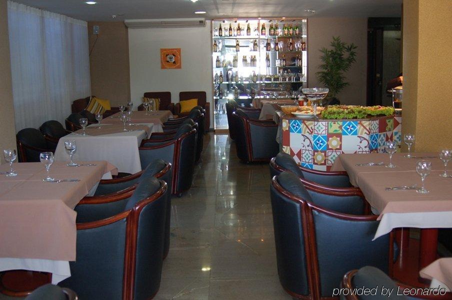 Like Ue Hotel Гояния Ресторант снимка
